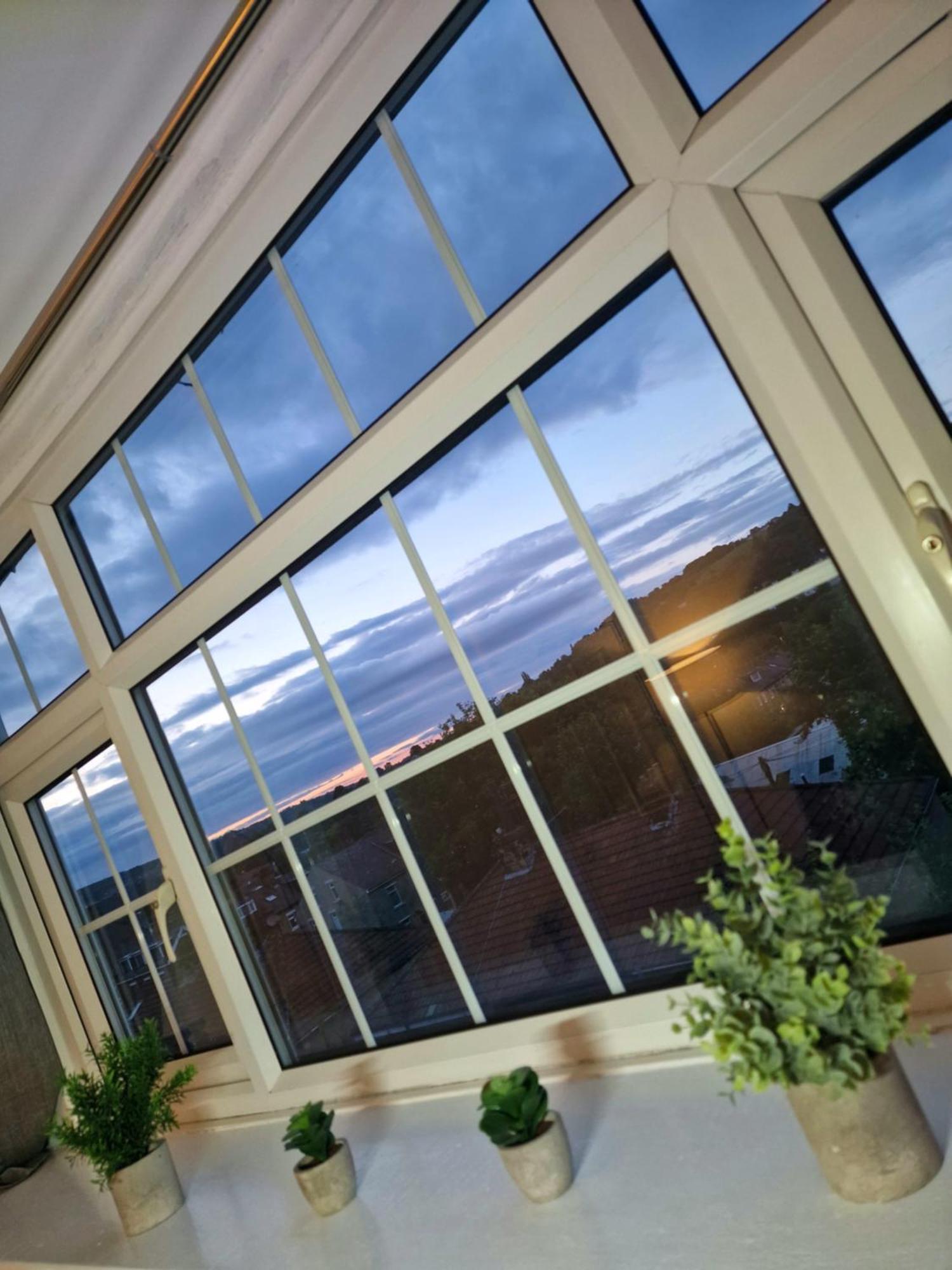 Stylish 4 Double Bedroom House In Bradford, Views Of Hillside And Parking Shipley  Exterior foto